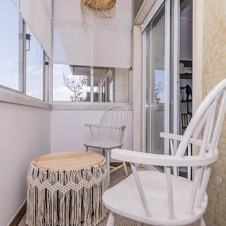 Cozy 3 Bedroom In Front Of The Subway Apartament