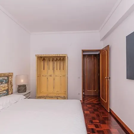 Cozy 3 Bedroom In Front Of The Subway Apartament Lizbona