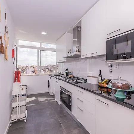 شقة Cozy 3 Bedroom In Front Of The Subway Lisboa