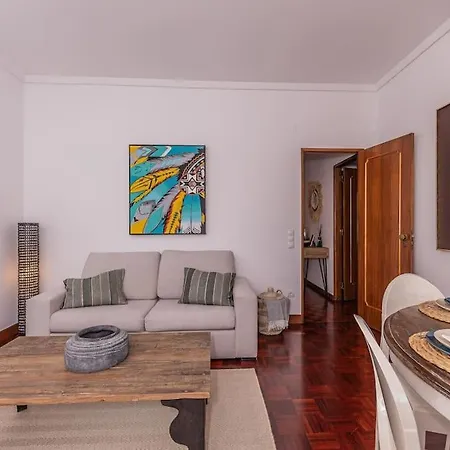 Cozy 3 Bedroom In Front Of The Subway