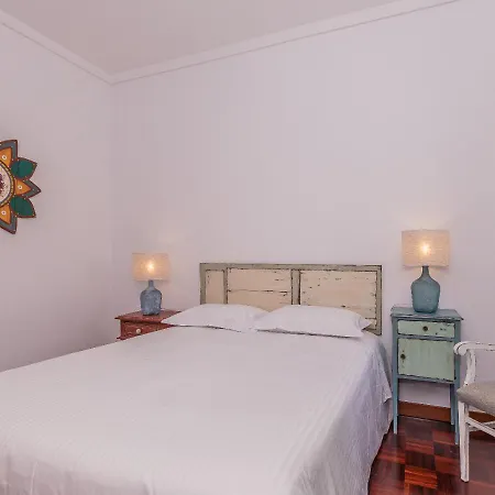 Cozy 3 Bedroom In Front Of The Subway *