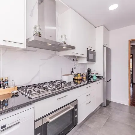 Apartment Cozy 3 Bedroom In Front Of The Subway Lisbon