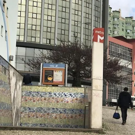 Cozy 3 Bedroom In Front Of The Subway Lägenhet *